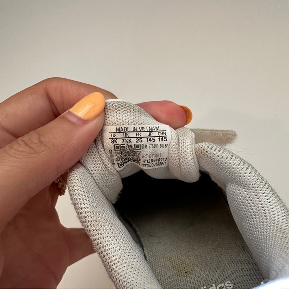 Adidas x Minnie Mouse shoes - 8k - Picture 6 of 7